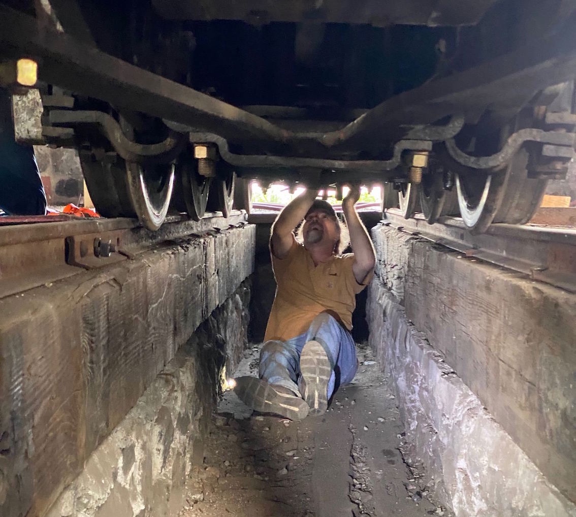 Jerry Huck Working On Klondike Kate In Stall 3 Pit, July 21. Photo by Bob Schoppe